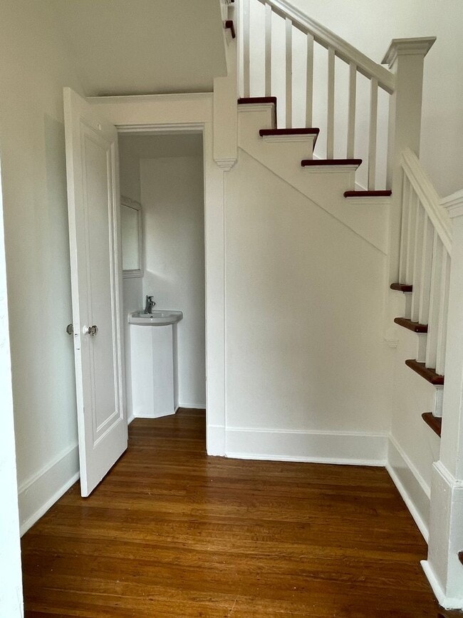 Building Photo - Huge 4BD/2.5BA with Sunroom and Backyard