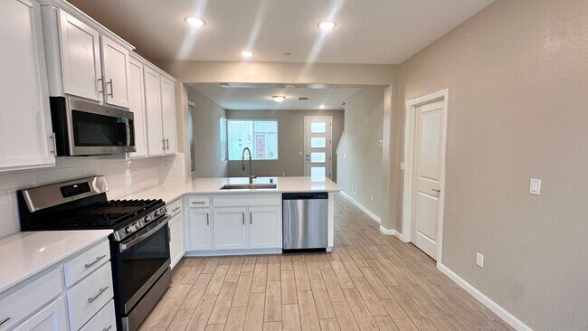 Building Photo - Must See! 3 bedroom, 2 bathroom located in...