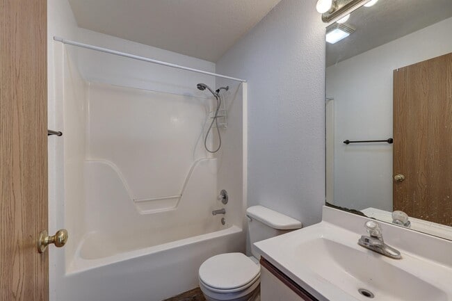 Building Photo - 627b S Walker St