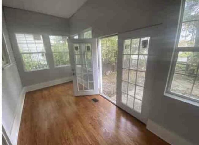 Building Photo - 639 W Elmira St