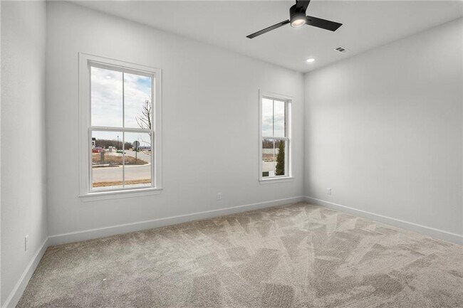 Building Photo - 550 Apollo Dr