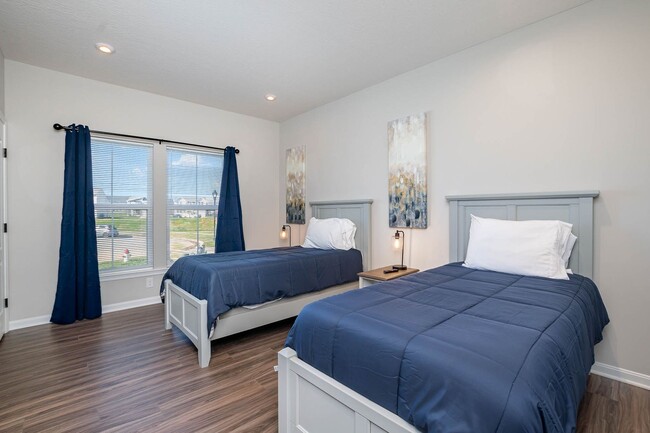 Building Photo - Brand new and fully furnished corporate ex...