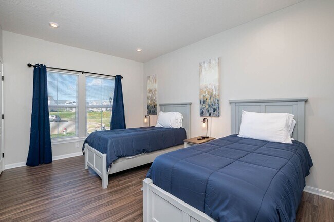 Building Photo - Brand new and fully furnished corporate executive home