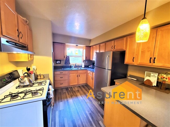 Building Photo - Charming Updated Fully Furnished Rental - $500 Off First Months Rent - All Utilities Included!