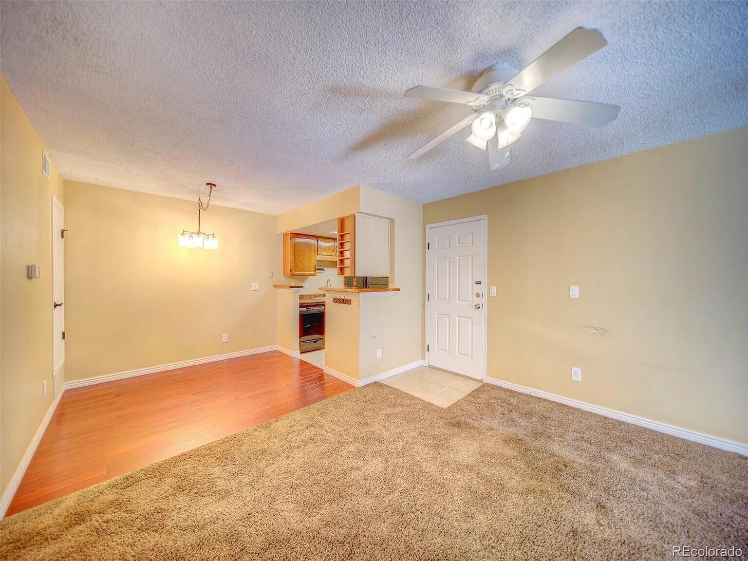 Building Photo - 922 S Walden St