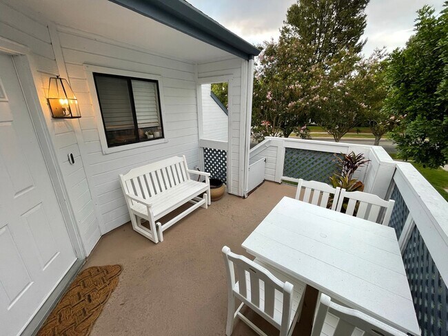 Building Photo - **Coming Soon** 2-Level Loft Condo with Re...