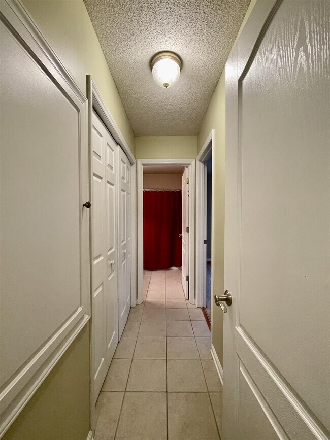 Building Photo - 75 Spring Lake Dr