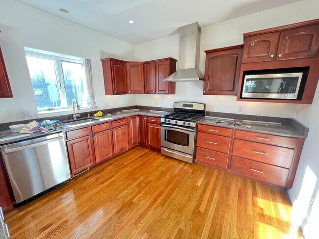 Building Photo - 141 Grovers Ave