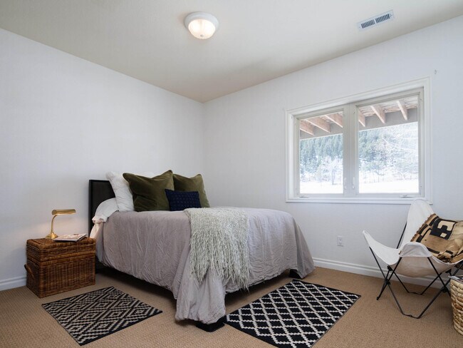 Building Photo - 30390 Beaver Creek Ln