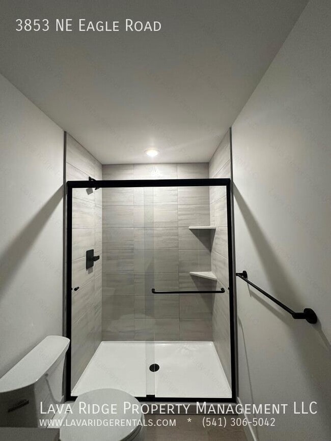 Building Photo - 3853 NE Eagle Rd