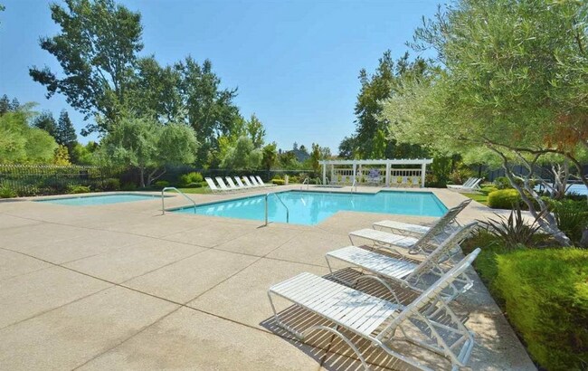 Building Photo - Single Story 3 Bed 2 Bath in Apple Hill!