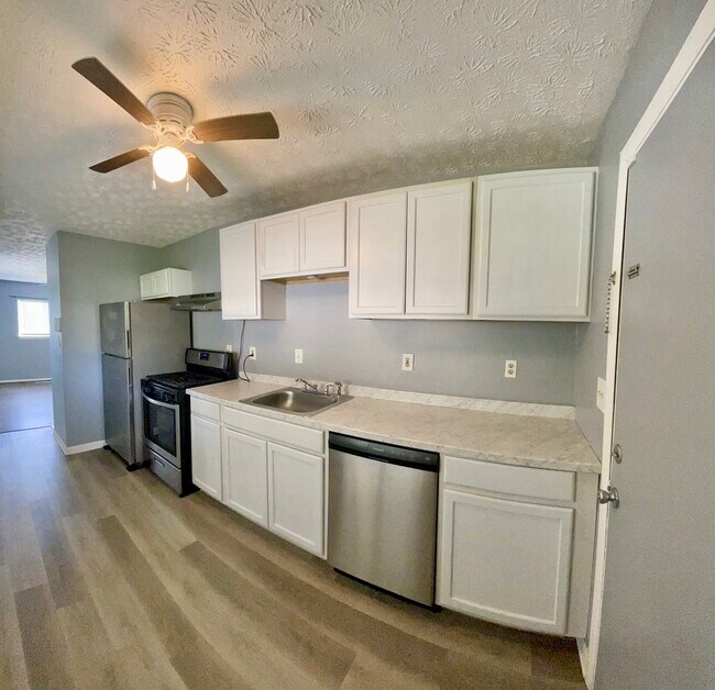 Building Photo - 1382 Southfield Dr S