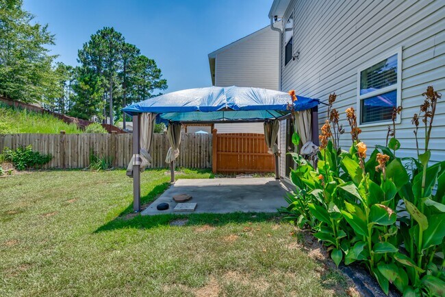 Building Photo - House In The Charming Neighborhood of Lake Carolina