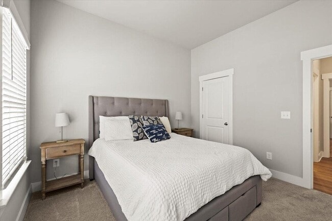 Building Photo - 2093 Firelight Wy