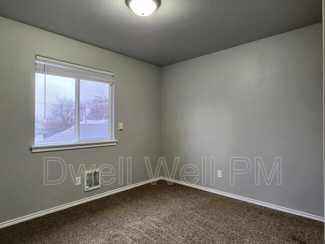 Building Photo - 912 E Georgia Ave