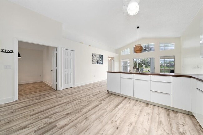 Building Photo - 566 Sunridge Woods Blvd