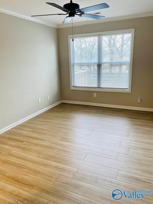 Building Photo - 2312 Pansy St SW