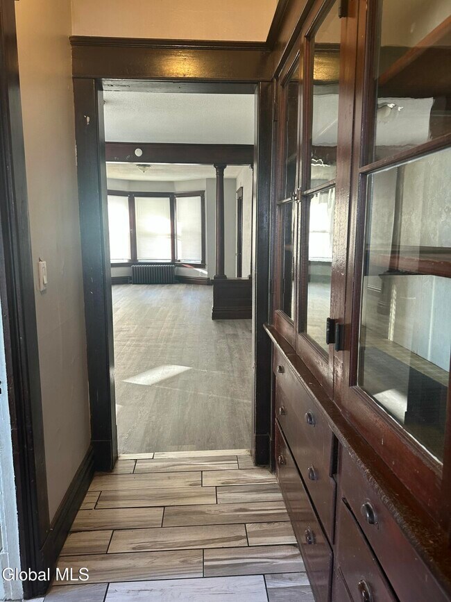 Building Photo - 312 5th Ave