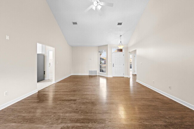 Building Photo - 1472 The Crossings