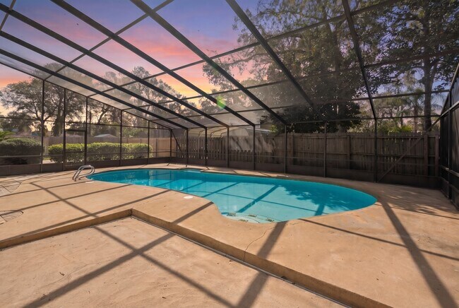 Building Photo - 6 Baywood Dr