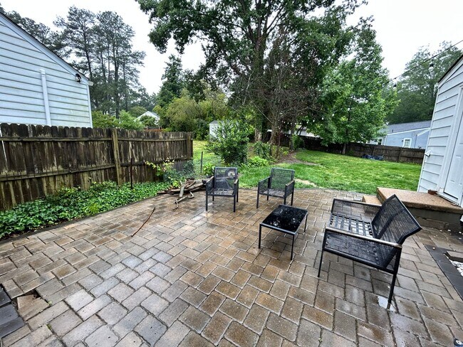 Building Photo - 1124 Bridle Ln