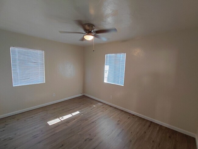 Building Photo - 721 N Preston Dr