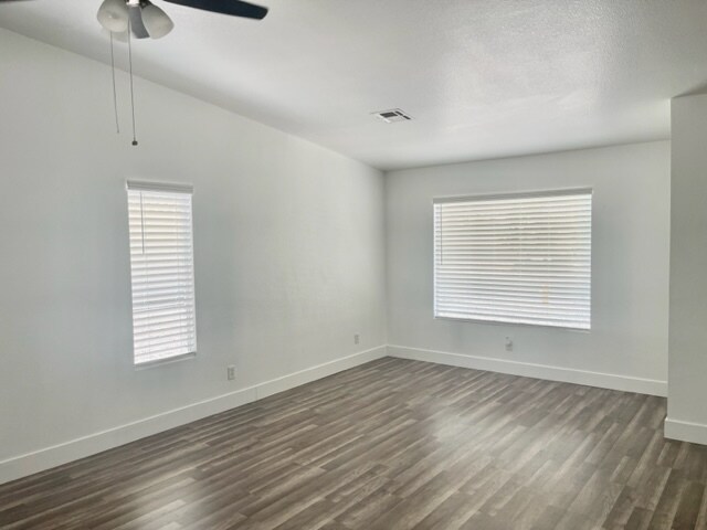 Building Photo - 3004 Honeysuckle Ave