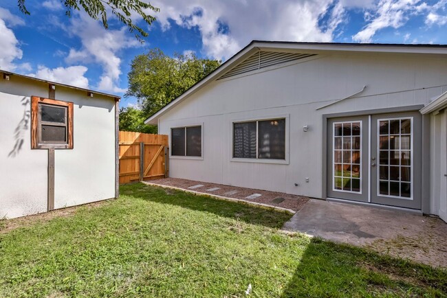 Building Photo - 124 W William Cannon Dr