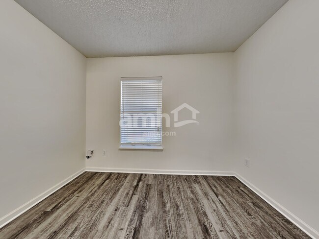 Building Photo - 14249 Fish Eagle Dr E