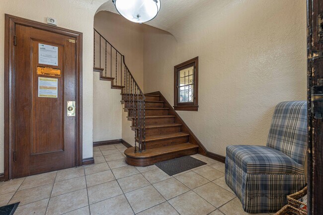 Building Photo - 6252 Commodore Sloat Dr