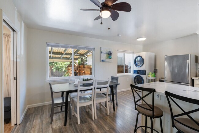 Building Photo - 919 Redbird Dr