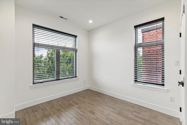 Building Photo - 2835 Edgemont St