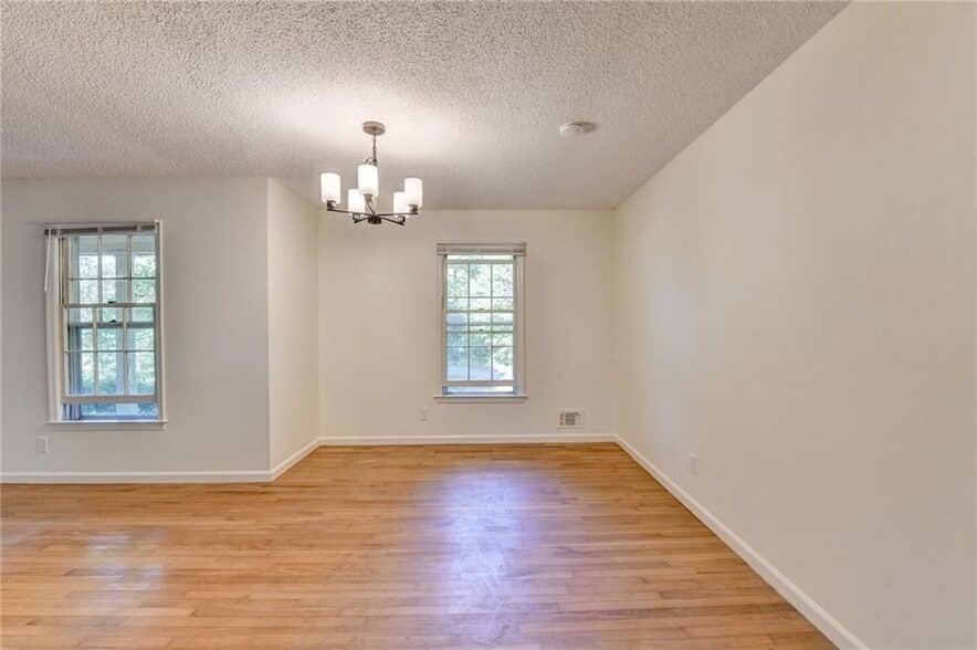 Building Photo - 2628 Whitehurst Dr