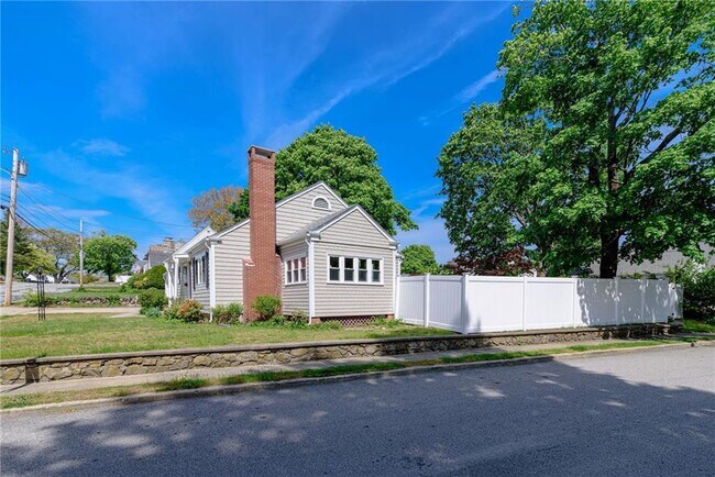 Building Photo - 76 Crossland Rd