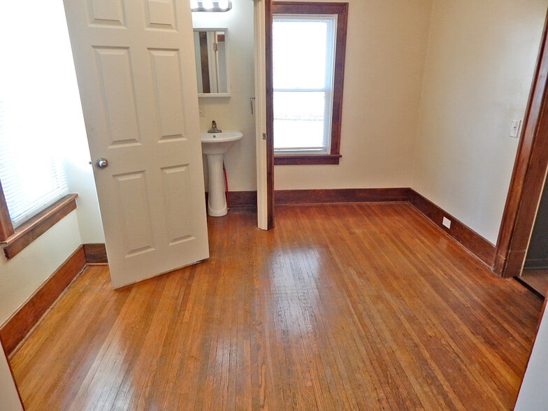 Building Photo - 235 E Elm St