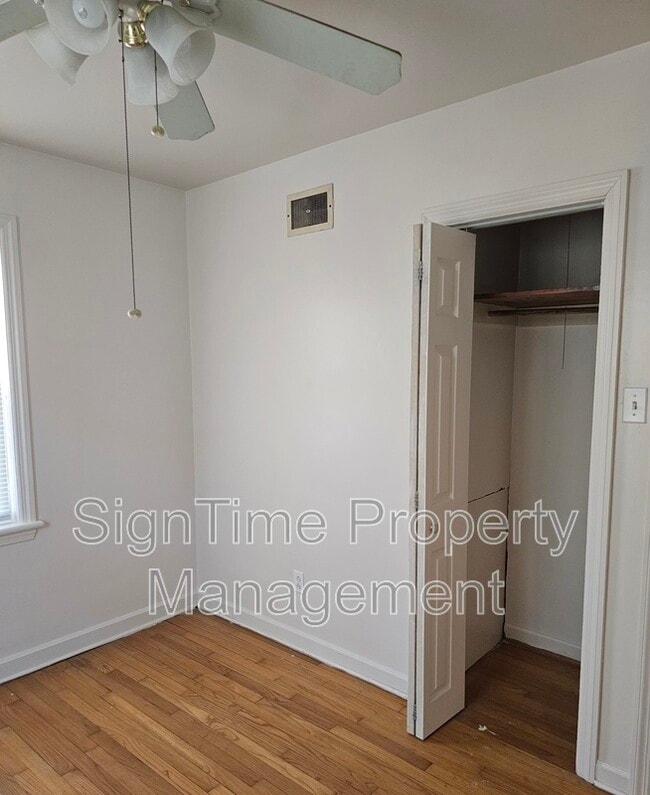 Building Photo - 10907 Lincoln Ave