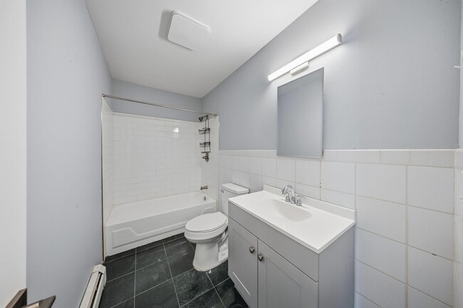 Building Photo - 303 3rd St