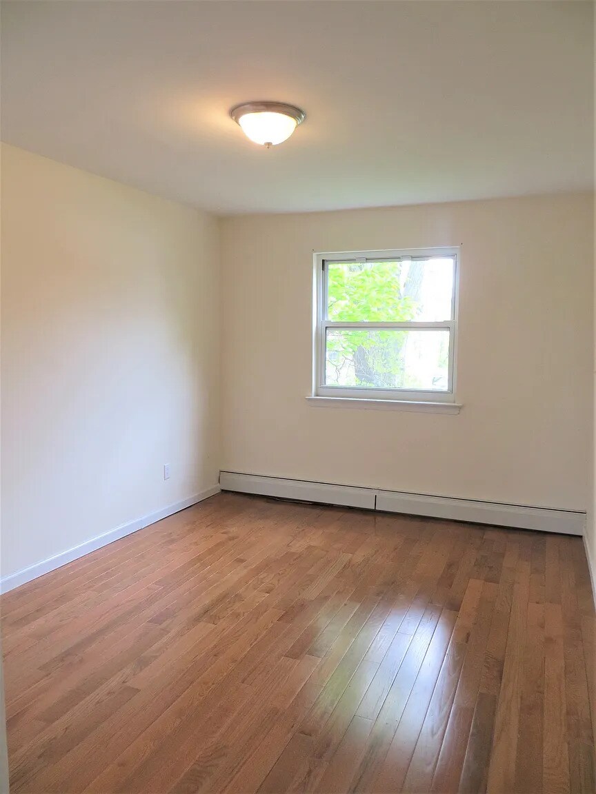 Building Photo - 3521 Tiemann Ave
