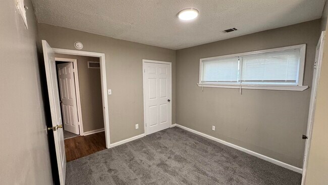 Building Photo - 2434 Vollintine Ave