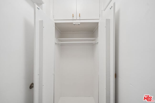 Building Photo - 7209 Willoughby Ave