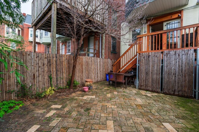 Building Photo - 206 S 43rd St