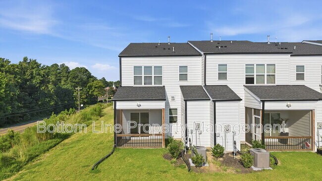 Building Photo - 2000 Titanium Rock Rd