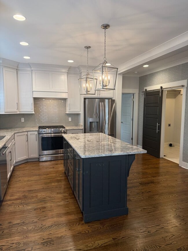 Building Photo - **New Price**Spacious Custom Home in Barns...