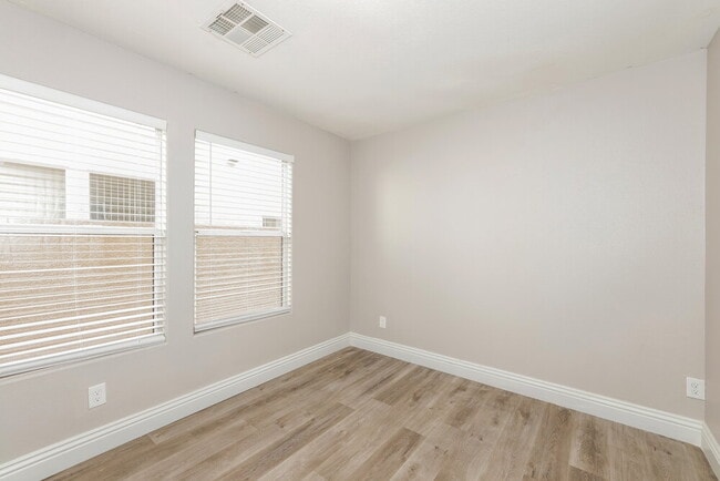 Building Photo - 7450 Easingwold Dr