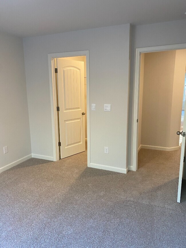 Building Photo - Modern 3-Story Townhome Near Woodstock High & Middle School