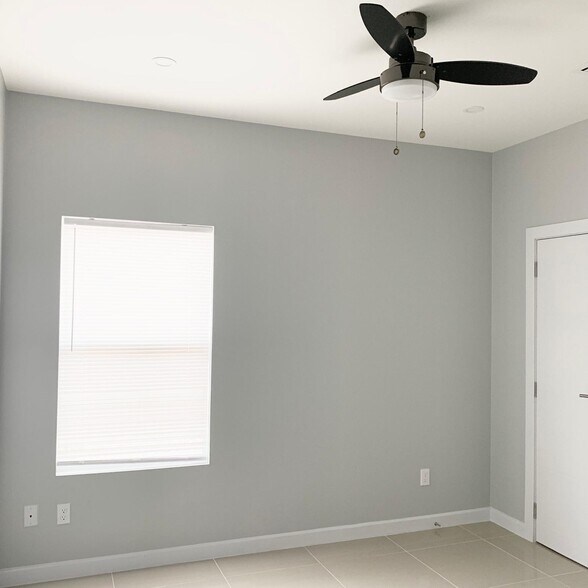 Building Photo - 2016 Summerland Ln