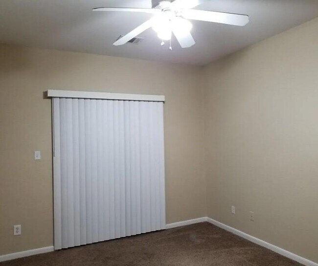 Building Photo - 2801 Southampton Way