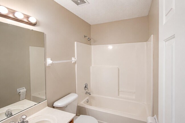 Building Photo - 20 Country Brook Dr