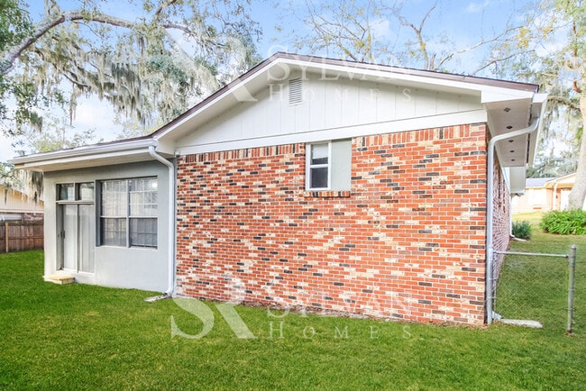 Building Photo - The ideal space to balance life, work, and play.