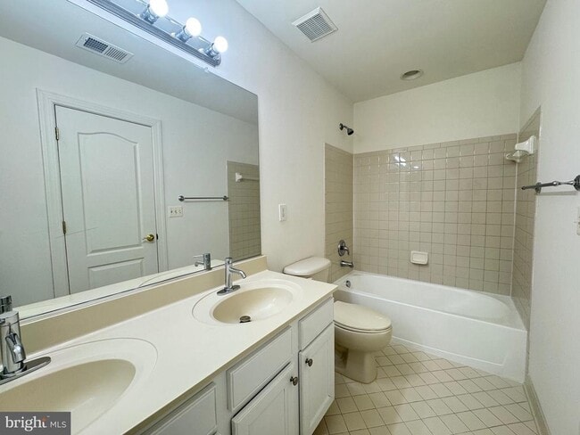 Building Photo - 5117 Sante Fe Ct